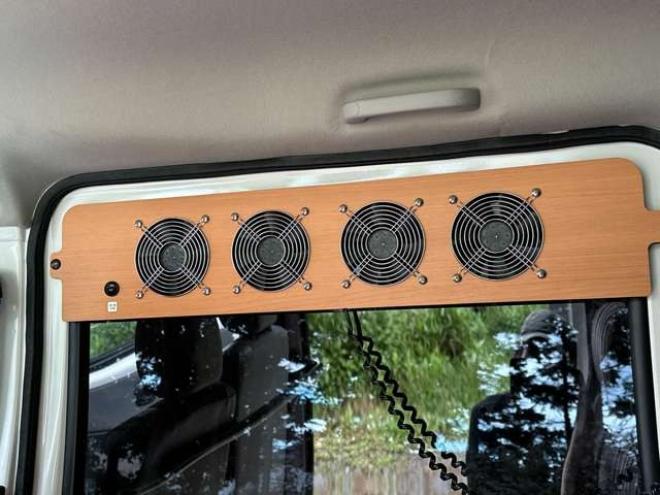 タウンエースバン1.5 GL 4WD　アルトピアーノ　ベージュツートン全塗装済　ベッドキット　セカンドバッテリー　ETC　フルセグTVナビ　バックカメラ　アイドリングストップ　ABS　レーンキープアシスト　盗難防止装置　パワステ　パワーウィンドウ 1500