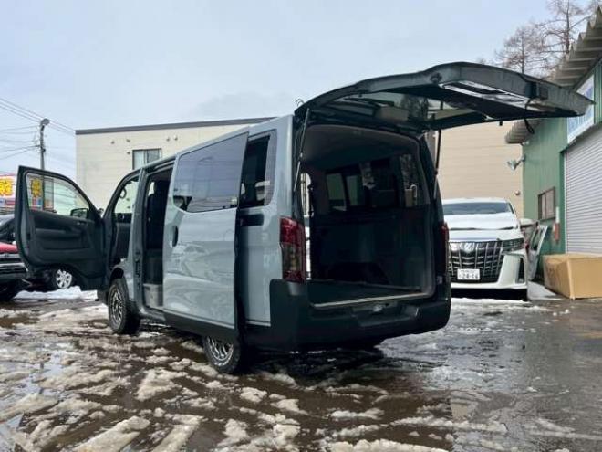 キャラバンNV350 2.5 プレミアムGX ロングボディ ディーゼルターボ 4WD　ABS　衝突軽減ブレーキ　横滑防止装置　盗難防止装置　エアコン　パワステ　パワーウィンドウ　キーレス　片側スライドドア　フォグランプ　ETC　エアバッグ　オリジナル全塗装アンビルグレー　フロントグリル 2500