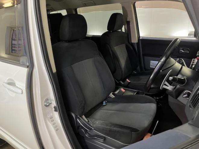 デリカＤ：５　Ｇパワーパッケージ　本州仕入　禁煙車　寒冷地仕様　エクストリーム１６ＡＷ＋ＧＲＩＰＭＡＸホワイトレター　新品ＪＡＯＳブラックマッドガード　純正１８ＡＷ＋スタッドレスタイヤ付　１２インチリアフリップダウンモニター　ＥＴＣ 4WD 2400 5Dr