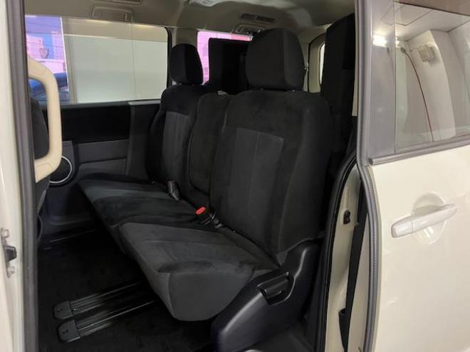 デリカＤ：５　Ｇパワーパッケージ　本州仕入　禁煙車　寒冷地仕様　エクストリーム１６ＡＷ＋ＧＲＩＰＭＡＸホワイトレター　新品ＪＡＯＳブラックマッドガード　純正１８ＡＷ＋スタッドレスタイヤ付　１２インチリアフリップダウンモニター　ＥＴＣ 4WD 2400 5Dr