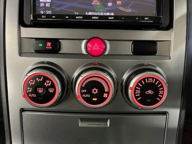 デリカＤ：５　Ｇパワーパッケージ　本州仕入　禁煙車　寒冷地仕様　エクストリーム１６ＡＷ＋ＧＲＩＰＭＡＸホワイトレター　新品ＪＡＯＳブラックマッドガード　純正１８ＡＷ＋スタッドレスタイヤ付　１２インチリアフリップダウンモニター　ＥＴＣ 4WD 2400 5Dr