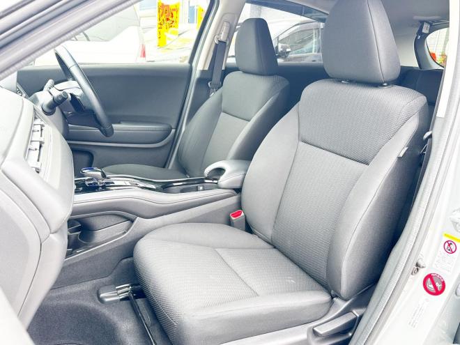 ヴェゼルハイブリッド1.5ハイブリッドX 4WD　ローンが不安な方＜優遇ローン＞　あんしんパッケージ　寒冷地仕様　社外ナビ 4WD 1500 5Dr