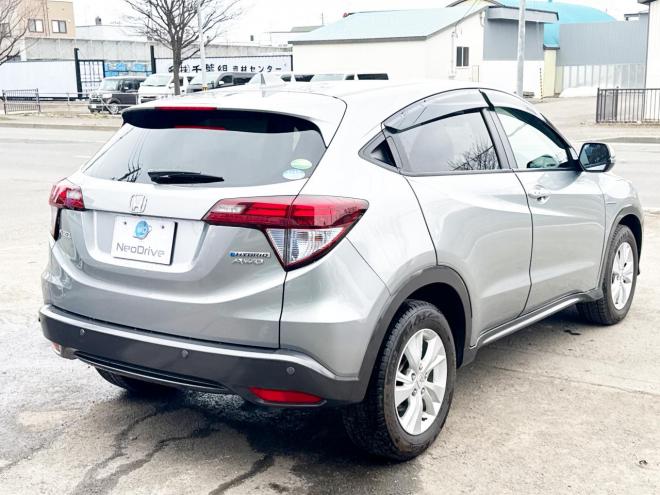 ヴェゼルハイブリッド1.5ハイブリッドX 4WD　ローンが不安な方＜優遇ローン＞　あんしんパッケージ　寒冷地仕様　社外ナビ 4WD 1500 5Dr