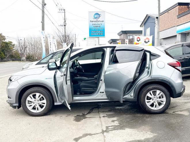 ヴェゼルハイブリッド1.5ハイブリッドX 4WD　ローンが不安な方＜優遇ローン＞　あんしんパッケージ　寒冷地仕様　社外ナビ 4WD 1500 5Dr