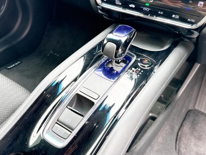 ヴェゼルハイブリッド1.5ハイブリッドX 4WD　ローンが不安な方＜優遇ローン＞　あんしんパッケージ　寒冷地仕様　社外ナビ 4WD 1500 5Dr