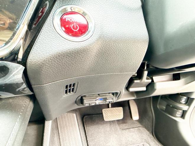 ヴェゼルハイブリッド1.5ハイブリッドX 4WD　ローンが不安な方＜優遇ローン＞　あんしんパッケージ　寒冷地仕様　社外ナビ 4WD 1500 5Dr