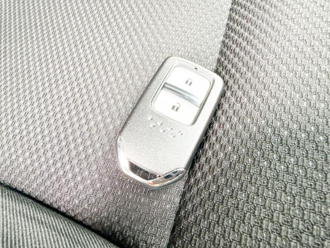 ヴェゼルハイブリッド1.5ハイブリッドX 4WD　ローンが不安な方＜優遇ローン＞　あんしんパッケージ　寒冷地仕様　社外ナビ 4WD 1500 5Dr