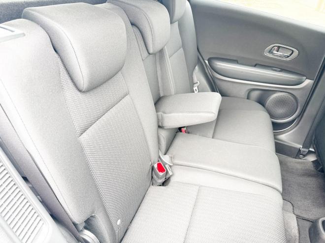 ヴェゼルハイブリッド1.5ハイブリッドX 4WD　ローンが不安な方＜優遇ローン＞　あんしんパッケージ　寒冷地仕様　社外ナビ 4WD 1500 5Dr