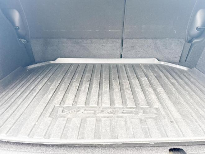 ヴェゼルハイブリッド1.5ハイブリッドX 4WD　ローンが不安な方＜優遇ローン＞　あんしんパッケージ　寒冷地仕様　社外ナビ 4WD 1500 5Dr