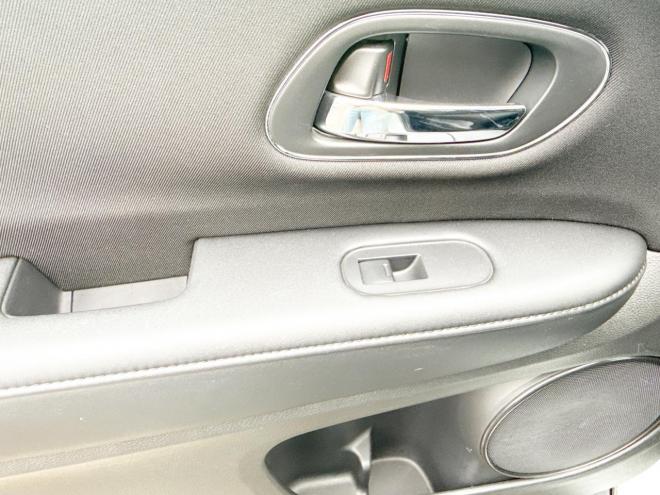 ヴェゼルハイブリッド1.5ハイブリッドX 4WD　ローンが不安な方＜優遇ローン＞　あんしんパッケージ　寒冷地仕様　社外ナビ 4WD 1500 5Dr