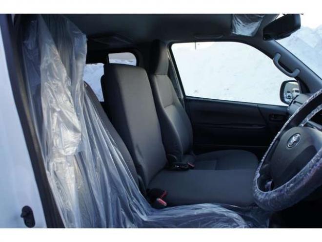 ハイエースバン2.8 DX ロング GLパッケージ ディーゼルターボ 4WD　Bカメラ　TRDフロントスポイラー　マッドフラップ　エセックス16インチアルミ　オープンカントリーRT　LEDヘッドライト　Wエアバッグ　AC100V　8人乗り構造変更済　寒冷地仕様　リアヒーター&エアコン 2800