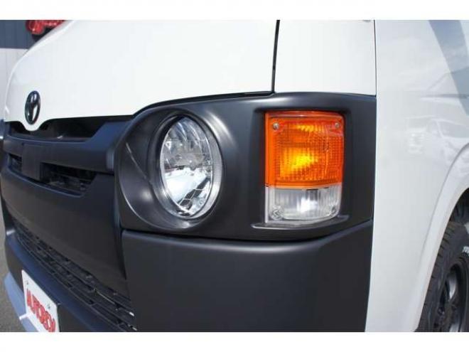 ハイエースバン2.8 DX ロング ディーゼルターボ 4WD　フロントシートセパレート仕様変更済　　　センターコンソール付　415COBRA丸目ライトキット&バッドラッカー16インチAW　415SAFARIフロントスポイラー　TOYOオープンカントリーR/T　電動格納ドアミラー 2800