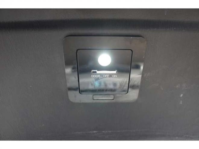 ハイエースバン2.8 スーパーGL ダークプライムII ロングボディ ディーゼルターボ 4WD　ESSEXカスタム　FリップスポイラーVer.4　サイドライナー　クワトロリアバンパー　プログレスIバッドパネル　17インチELホイール　ヨコハマPARADA　415COBRAフラットキット 2800