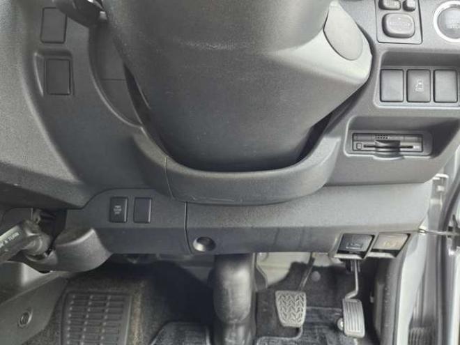 ハイエース2.7 GL ロング ミドルルーフ 4WD　寒冷地仕様　10人乗り　リアヒーター&クーラー　プッシュスタート　スマートキー　横滑り防止　オートライト　バックカメラ　純正ナビ　ワンセグTV　Bluetooth　CD/DVD　FM/AM　電動格納ミラー　ETC 2700