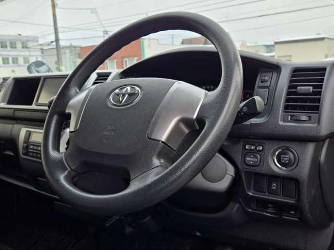 ハイエース2.7 GL ロング ミドルルーフ 4WD　寒冷地仕様　10人乗り　リアヒーター&クーラー　プッシュスタート　スマートキー　横滑り防止　オートライト　バックカメラ　純正ナビ　ワンセグTV　Bluetooth　CD/DVD　FM/AM　電動格納ミラー　ETC 2700