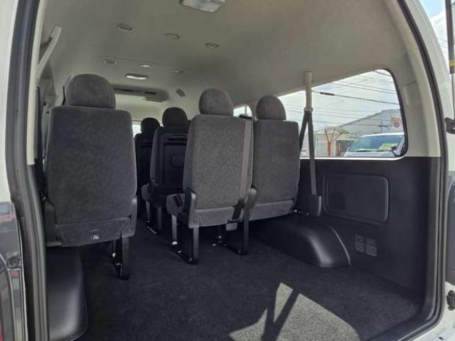 ハイエース2.7 グランドキャビン 4WD　寒冷地　10人乗り　スーパーロング　ワイドボディ　ハイルーフ　プッシュスタート　スマキー　パワスラ　リアヒーター&クーラー　ステアリングスイッチ　車線逸脱防止　衝突被害軽減　横滑り防止　電動格納ミラー 2700