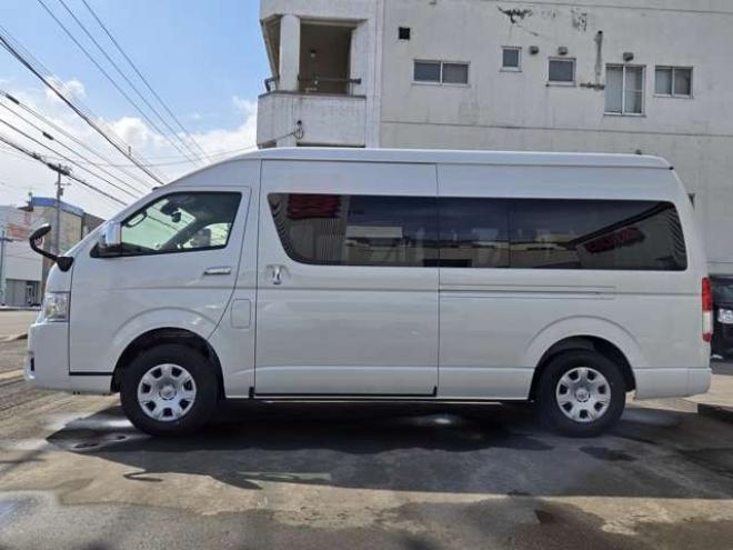 ハイエース2.7 グランドキャビン 4WD　寒冷地　10人乗り　スーパーロング　ワイドボディ　ハイルーフ　プッシュスタート　スマキー　パワスラ　リアヒーター&クーラー　ステアリングスイッチ　車線逸脱防止　衝突被害軽減　横滑り防止　電動格納ミラー 2700