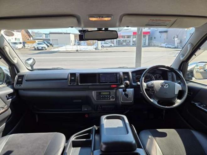 ハイエースバン2.7 スーパーGL ダークプライム ワイド ミドルルーフ ロングボディ 4WD　寒冷地仕様　パワスラ　リアヒーター&クーラー　プッシュスタート　スマートキー　ウッドコンビステアリング&シフトノブ　ハーフレザーシート　ドラレコ　バックカメラ　ETC　メモリナビ　フルセグTV　Bluetooth 2700