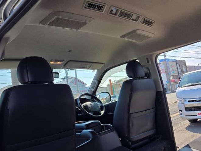 ハイエースバン2.7 スーパーGL ダークプライム ワイド ミドルルーフ ロングボディ 4WD　寒冷地仕様　パワスラ　リアヒーター&クーラー　プッシュスタート　スマートキー　ウッドコンビステアリング&シフトノブ　ハーフレザーシート　ドラレコ　バックカメラ　ETC　メモリナビ　フルセグTV　Bluetooth 2700