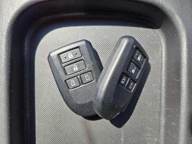 ハイエースバン2.7 スーパーGL ダークプライム ワイド ミドルルーフ ロングボディ 4WD　寒冷地仕様　パワスラ　リアヒーター&クーラー　プッシュスタート　スマートキー　ウッドコンビステアリング&シフトノブ　ハーフレザーシート　ドラレコ　バックカメラ　ETC　メモリナビ　フルセグTV　Bluetooth 2700