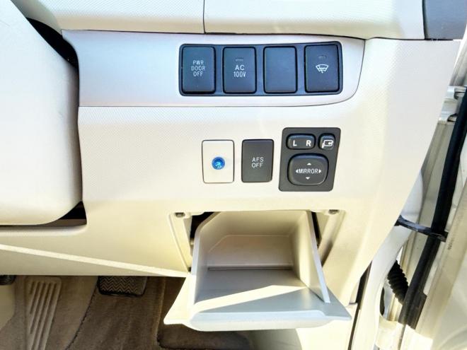 エスティマハイブリッドハイブリッド2.4X 4WD　ローンが不安な方＜優遇ローン＞　本州仕入　寒冷地仕様 フルエアロ　社外ナビ 4WD 2400 5Dr