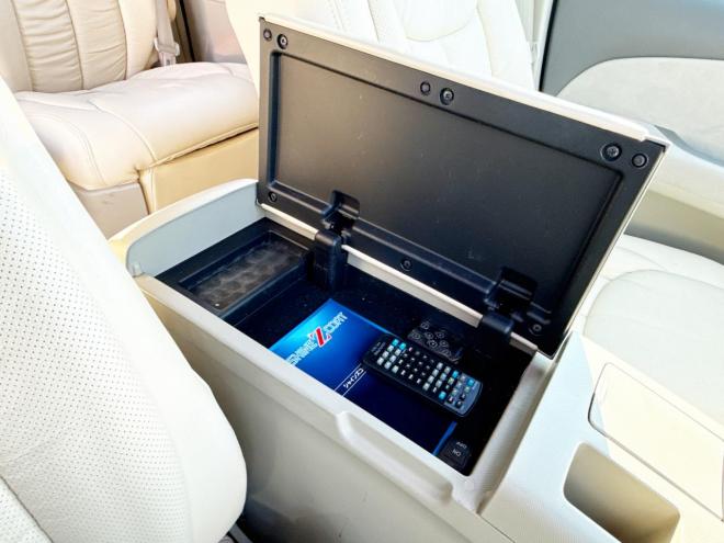 エスティマハイブリッドハイブリッド2.4X 4WD　ローンが不安な方＜優遇ローン＞　本州仕入　寒冷地仕様 フルエアロ　社外ナビ 4WD 2400 5Dr