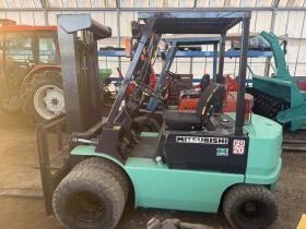 フォークリフト　全塗装済！三菱 FD20 2トンディーゼル ダブルタイヤ