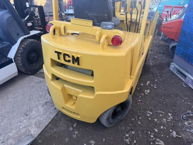 フォークリフト全塗装済！TCM FD15Z3 1.5トンフォークリフト 