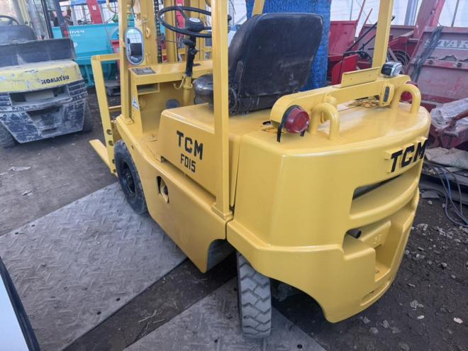 フォークリフト全塗装済！TCM FD15Z3 1.5トンフォークリフト 