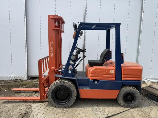 フォークリフトサイドシフト付き！トヨタ 5FD30 3トンディーゼル 全塗装済