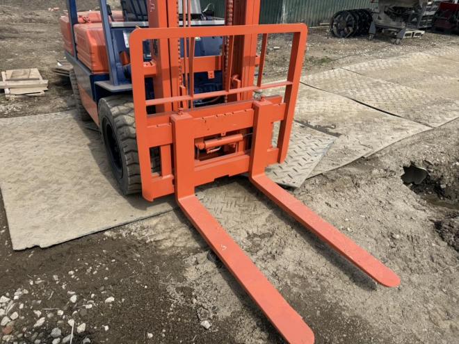 フォークリフトサイドシフト付き！トヨタ 5FD30 3トンディーゼル 全塗装済