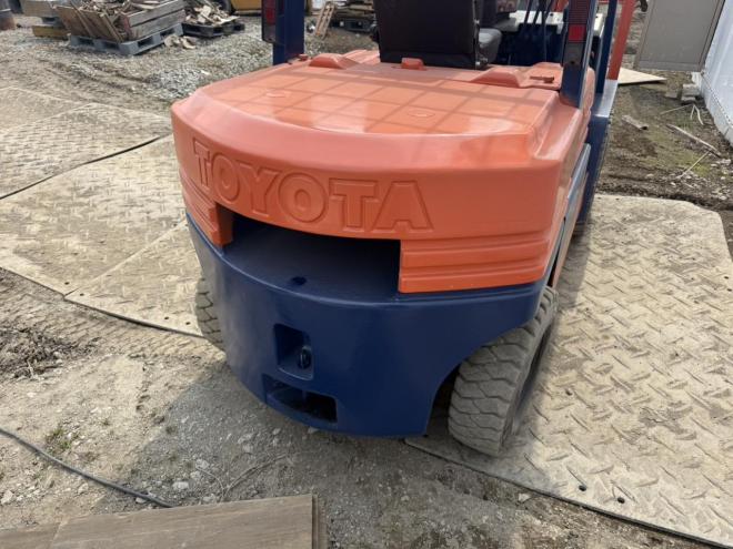 フォークリフトサイドシフト付き！トヨタ 5FD30 3トンディーゼル 全塗装済