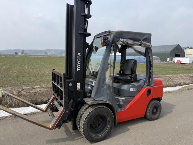 フォークリフトトヨタ 02-8FD25 2.5トン ディーゼル ヒンジ付き ダブルタイヤ