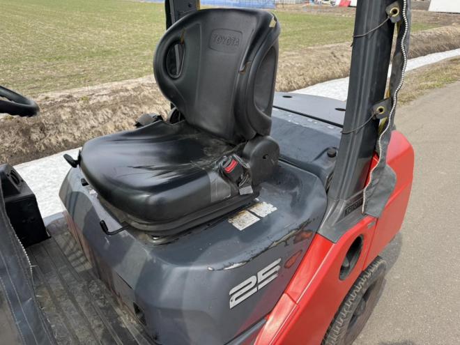 フォークリフトトヨタ 02-8FD25 2.5トン ディーゼル ヒンジ付き ダブルタイヤ
