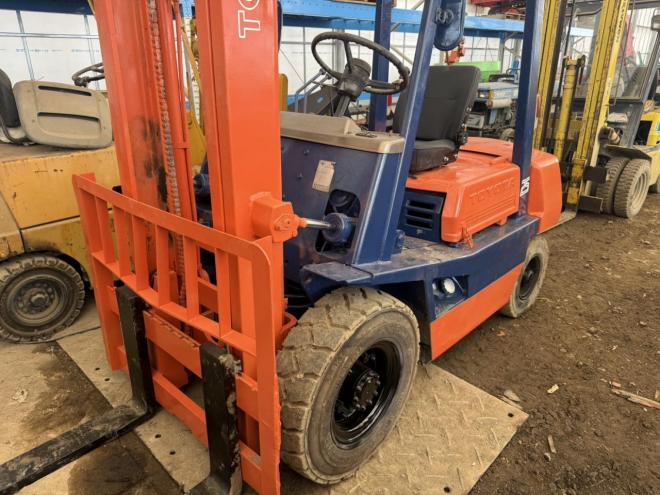 フォークリフト全塗装済！トヨタ 3FGL25 2.5トン ガソリン 