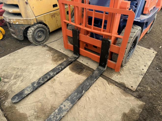 フォークリフト全塗装済！トヨタ 3FGL25 2.5トン ガソリン 