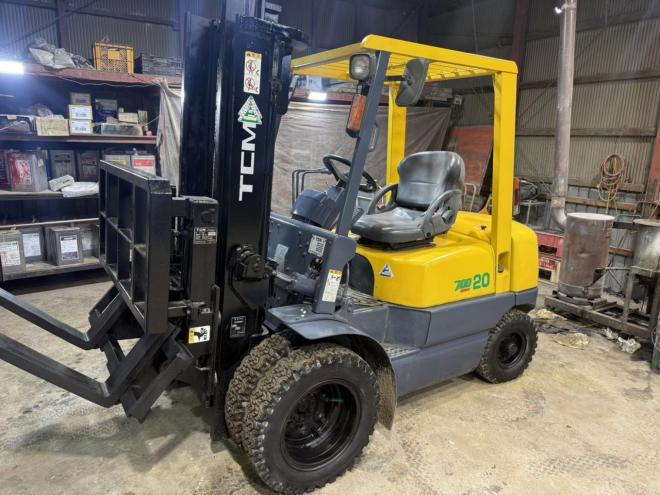 フォークリフト全塗装済！ヒンジ付き TCM FG20N16 2トンガソリン ダブルタイヤ