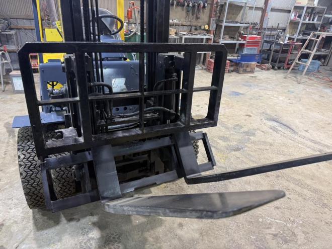 フォークリフト全塗装済！ヒンジ付き TCM FG20N16 2トンガソリン ダブルタイヤ
