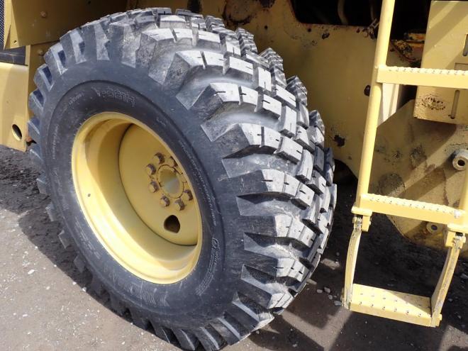 ホイールローダスノースパイクタイヤ　苫小牧ヤード