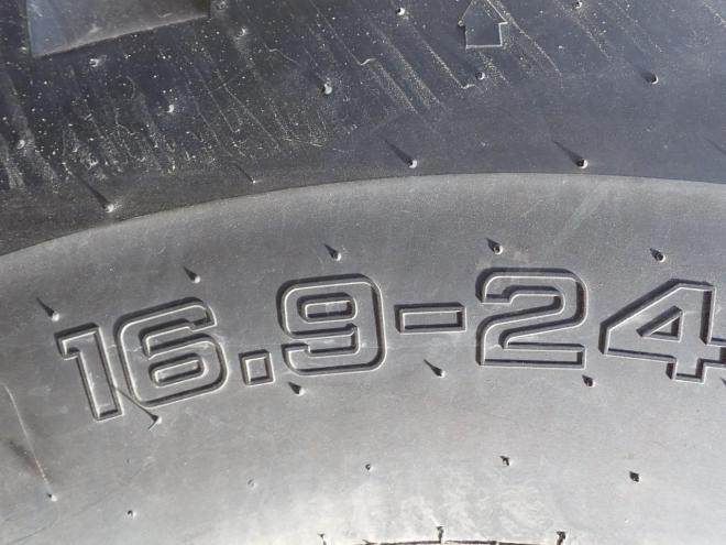 ホイールローダスノースパイクタイヤ　苫小牧ヤード