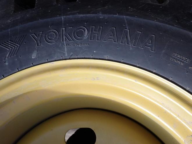 ホイールローダスノースパイクタイヤ　苫小牧ヤード