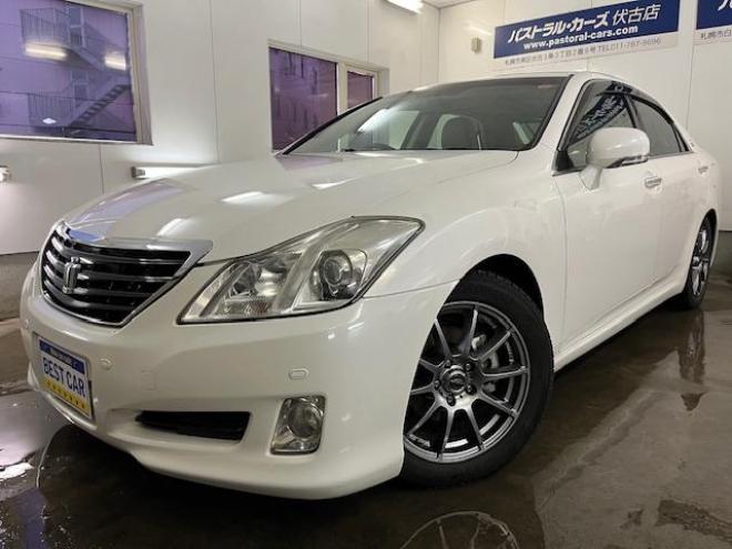 クラウンロイヤルサルーン　ｉ－Ｆｏｕｒ　Ｕパッケージ　寒冷地仕様　禁煙車　純正レザーシート　社外１７インチＡＷ　純正１６ＡＷ＋スタッドレスタイヤ付　純正ＨＤＤナビ　フルセグ地デジ　ＤＶＤ再生　Ｂｌｕｅｔｏｏｔｈオーディオ　バックカメラ　両席シートヒーター 4WD 3000 4Dr