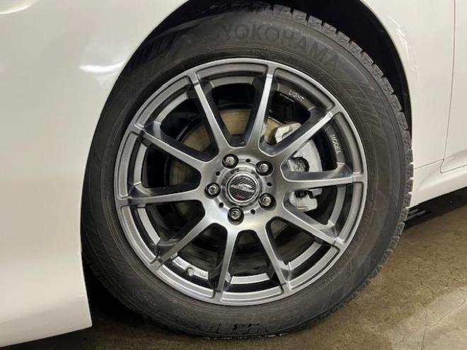 クラウンロイヤルサルーン　ｉ－Ｆｏｕｒ　Ｕパッケージ　寒冷地仕様　禁煙車　純正レザーシート　社外１７インチＡＷ　純正１６ＡＷ＋スタッドレスタイヤ付　純正ＨＤＤナビ　フルセグ地デジ　ＤＶＤ再生　Ｂｌｕｅｔｏｏｔｈオーディオ　バックカメラ　両席シートヒーター 4WD 3000 4Dr