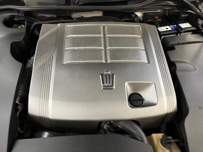 クラウンロイヤルサルーン　ｉ－Ｆｏｕｒ　Ｕパッケージ　寒冷地仕様　禁煙車　純正レザーシート　社外１７インチＡＷ　純正１６ＡＷ＋スタッドレスタイヤ付　純正ＨＤＤナビ　フルセグ地デジ　ＤＶＤ再生　Ｂｌｕｅｔｏｏｔｈオーディオ　バックカメラ　両席シートヒーター 4WD 3000 4Dr