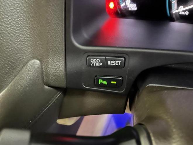 クラウンロイヤルサルーン　ｉ－Ｆｏｕｒ　Ｕパッケージ　寒冷地仕様　禁煙車　純正レザーシート　社外１７インチＡＷ　純正１６ＡＷ＋スタッドレスタイヤ付　純正ＨＤＤナビ　フルセグ地デジ　ＤＶＤ再生　Ｂｌｕｅｔｏｏｔｈオーディオ　バックカメラ　両席シートヒーター 4WD 3000 4Dr