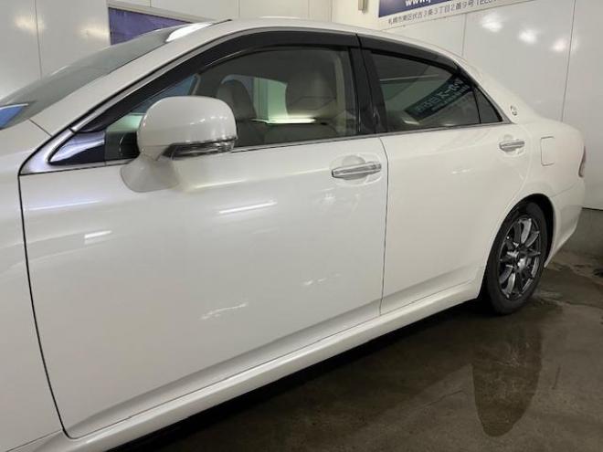 クラウンロイヤルサルーン　ｉ－Ｆｏｕｒ　Ｕパッケージ　寒冷地仕様　禁煙車　純正レザーシート　社外１７インチＡＷ　純正１６ＡＷ＋スタッドレスタイヤ付　純正ＨＤＤナビ　フルセグ地デジ　ＤＶＤ再生　Ｂｌｕｅｔｏｏｔｈオーディオ　バックカメラ　両席シートヒーター 4WD 3000 4Dr