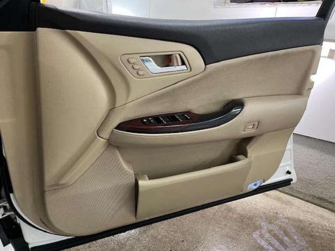 クラウンロイヤルサルーン　ｉ－Ｆｏｕｒ　Ｕパッケージ　寒冷地仕様　禁煙車　純正レザーシート　社外１７インチＡＷ　純正１６ＡＷ＋スタッドレスタイヤ付　純正ＨＤＤナビ　フルセグ地デジ　ＤＶＤ再生　Ｂｌｕｅｔｏｏｔｈオーディオ　バックカメラ　両席シートヒーター 4WD 3000 4Dr