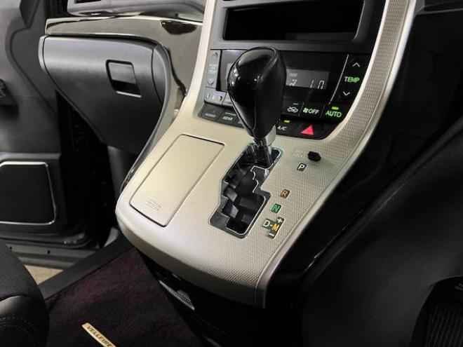 ヴェルファイア２．４Ｚ　ゴールデンアイズ　後期型　禁煙車　両側パワースライドドア　パワーバックドア　純正ハーフレザーシート　純正１８インチＡＷ　社外１６ＡＷ＋スタッドレスタイヤ付　ＨＩＤヘッドライト　クルーズコントロール　前後ソナー　ＥＴＣ 4WD 2400 5Dr