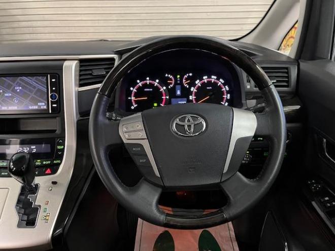 ヴェルファイア２．４Ｚ　ゴールデンアイズ　後期型　禁煙車　両側パワースライドドア　パワーバックドア　純正ハーフレザーシート　純正１８インチＡＷ　社外１６ＡＷ＋スタッドレスタイヤ付　ＨＩＤヘッドライト　クルーズコントロール　前後ソナー　ＥＴＣ 4WD 2400 5Dr