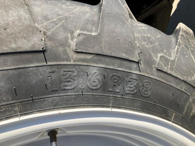 トラクターイセキ　中古　TJV985　フロントローダー付